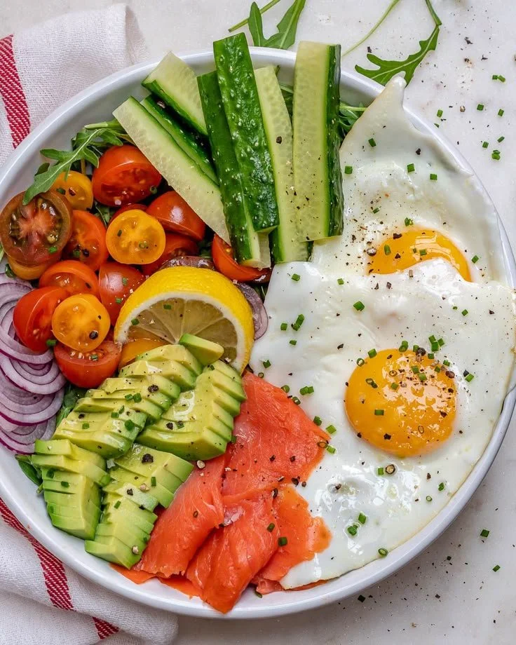 Quick smoked salmon and egg breakfast bowls with fresh ingredients