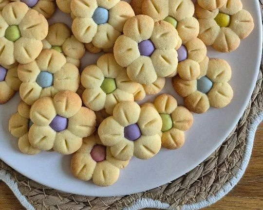 Spring flower shortbread cookies decorated with edible flowers
