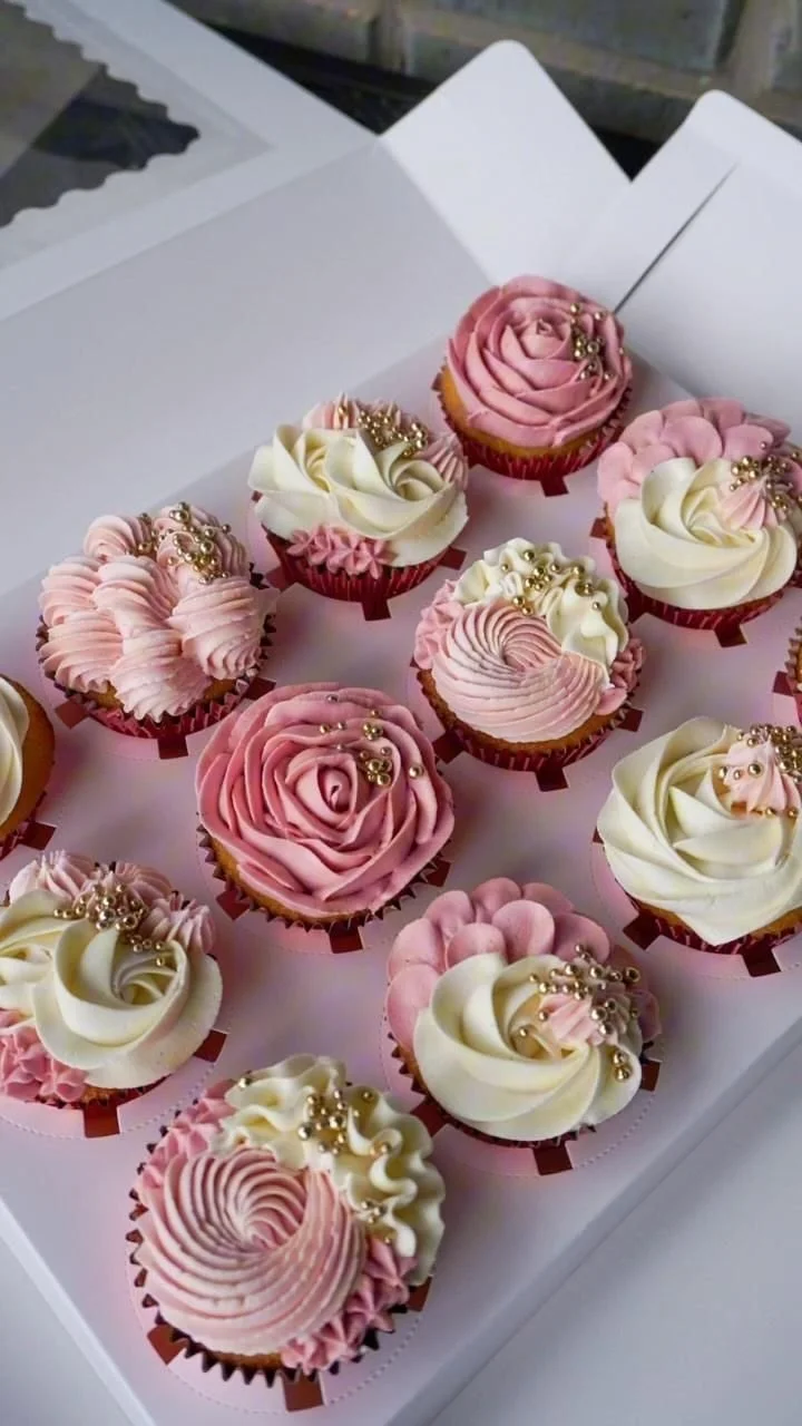 Steph Carr showcasing buttercream floral cupcake decorating techniques on Instagram.